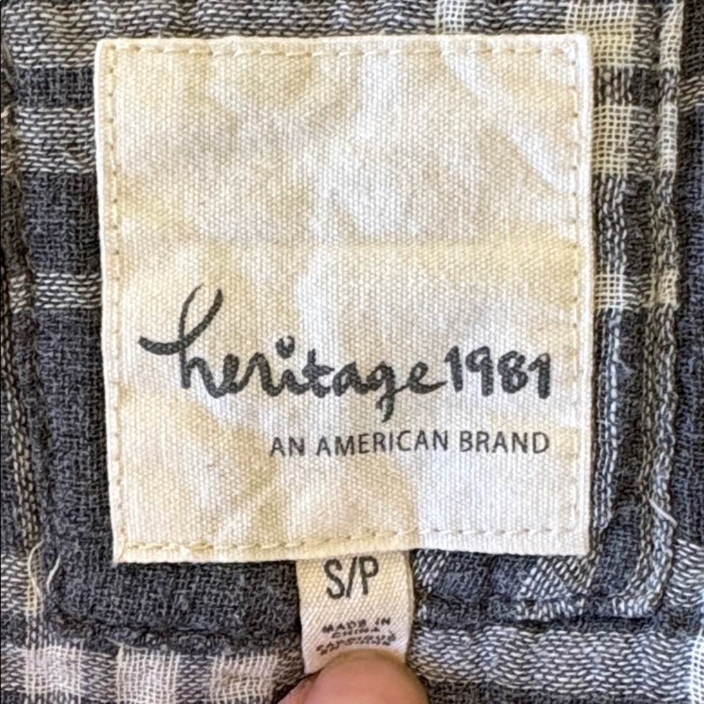 Heritage 1981 Gray & Cream Checkered Long Sleeve Button Down Shirt Size Small - Picture 8 of 9